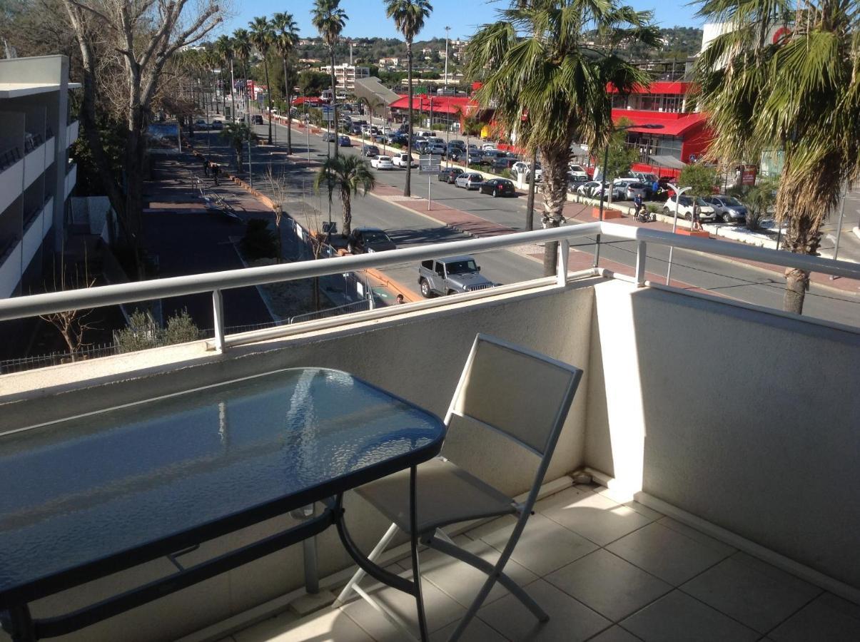 F2 Immeuble Les Pieds Dans L'Eau Apartment Villeneuve-Loubet Bagian luar foto