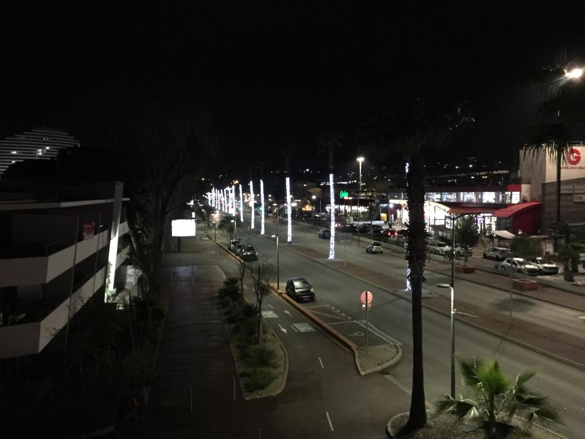 F2 Immeuble Les Pieds Dans L'Eau Apartment Villeneuve-Loubet Bagian luar foto