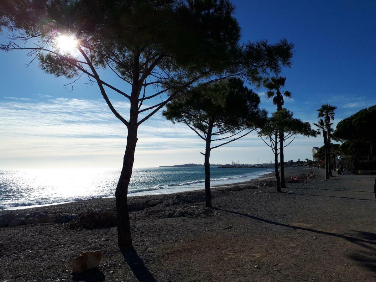 F2 Immeuble Les Pieds Dans L'Eau Apartment Villeneuve-Loubet Bagian luar foto